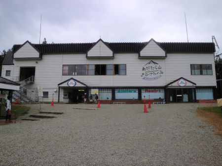 あだたら山ロープウェイに乗って山頂駅まで行く