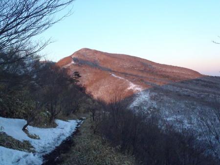 夕日に染まる荒山