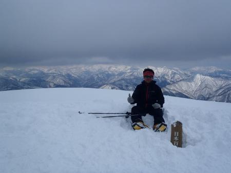 仕方ないのでこのまま登頂記念撮影