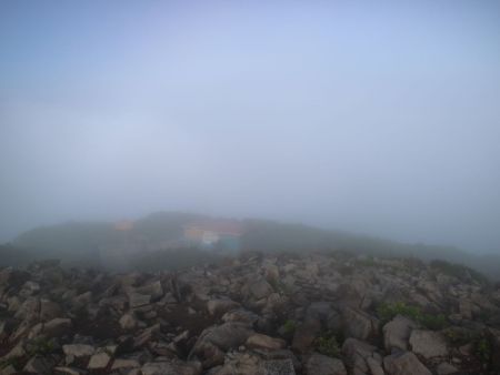 時折、ガスがはけるんだけどシャッターチャンスが狙えない。青空はでるんだけどね