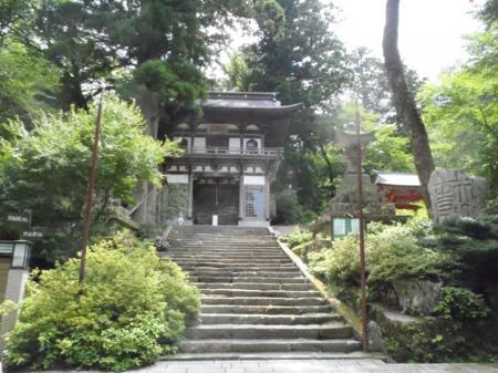 階段をあがると大山寺