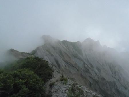 やばそうな弥山への稜線道
