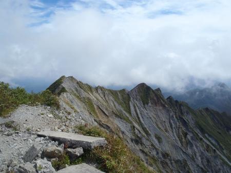 この稜線を歩いてきたんだなぁ～