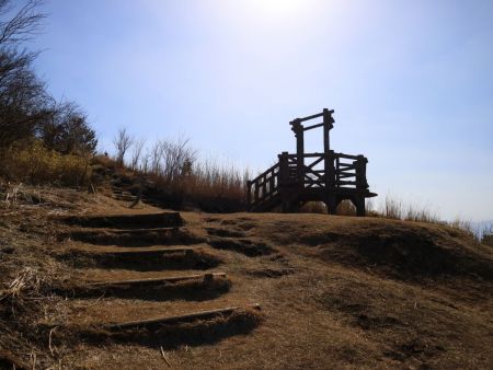 電波塔の真下あたりに展望台があった。ちょっと展望台にあがってみることにした