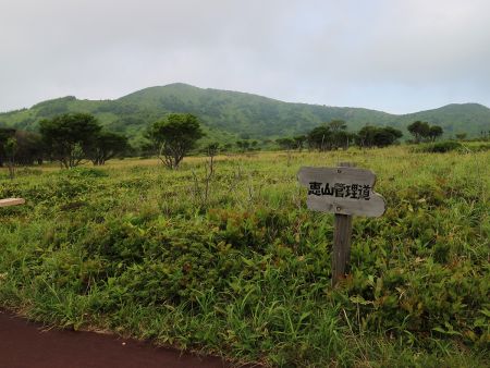 まずは恵山管理道である遊歩道を歩いて登山口を目指す