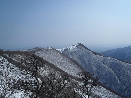 天狗岩より藤原岳を望む
