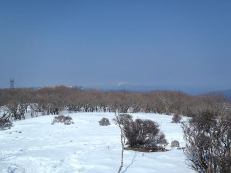 伊吹山方面はもやってきて白山見えず