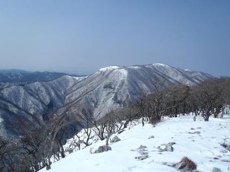 御池岳は雪が多いそうだが、やっぱ深かったらしい