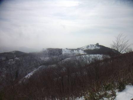 少し向こう側の展望なら見えるけど、遠くはやはりガスっててアウト