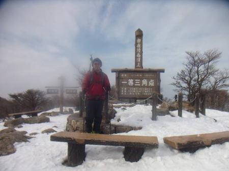 一応、御在所の山頂ってことで記念撮影をとってもらった