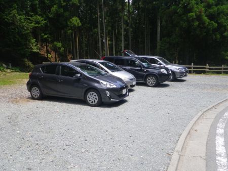 堀坂峠の駐車場まで戻ってきた。かなりのショートコースだったけど、いいウォーミングアップになった