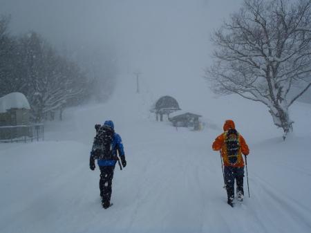 ゲレンデトップまではもう一つリフトに乗る