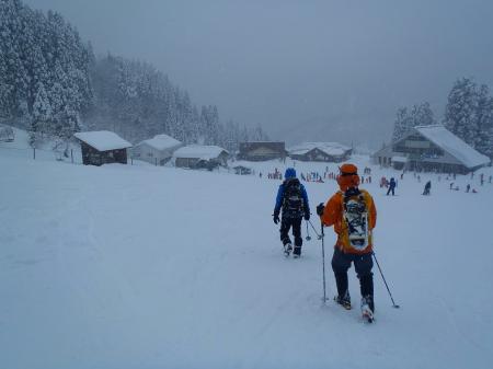 ゲレンデの下までやっと着いた。こういう日もあるけど、恐るべし日本海側の山と感じた