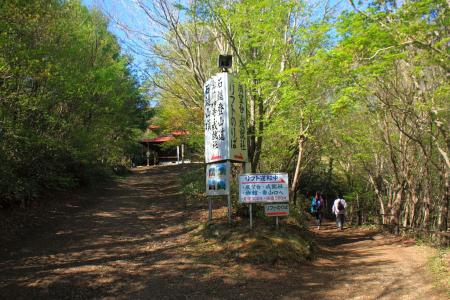 今回はリフトトップの展望台も見たいのでリフトのほうへ