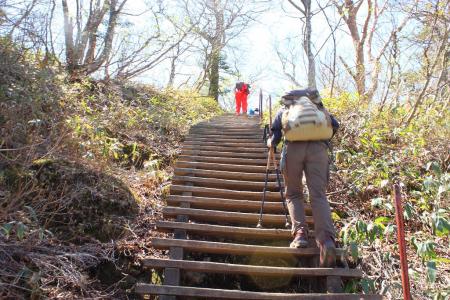 さらに階段を登る
