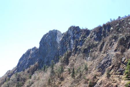 途中から岩肌アップ