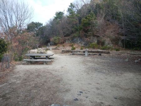 ここが岩谷観音跡。展望も何もない