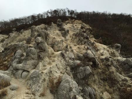 水沢岳直下の岩場。六甲のロックガーデン、ピラーロックみたいだった