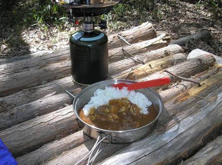 山頂ではカレーを作って食べた