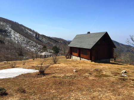 明神平に到着。すっかり雪がなくなっていた