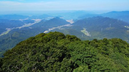 こっち方面も空撮じゃないと見ることができないんだけど、こっちも海が見えてるのかな！？