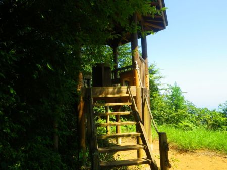 展望台まで下ってきた。ここで少し休憩することにした