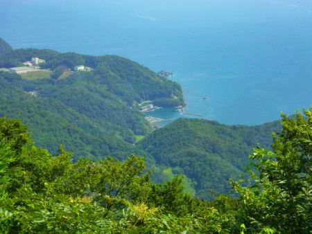 ズームして漁港を撮影してみた。神野浦あたりにある漁港かな！？