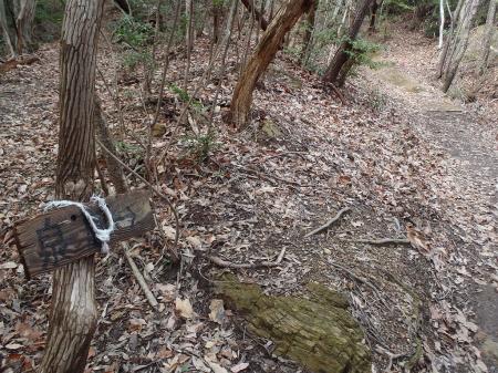 時折ある道標。泉原へ進んでいく