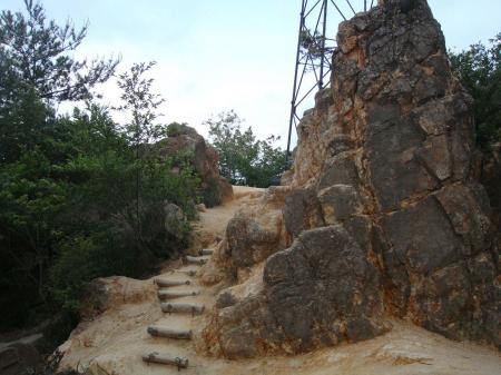 雨ヶ峠から40分ほどで風吹岩に到着