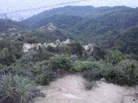 ピラーロックがよく見えるがこれほど樹林を切り倒す必要があったのか！？