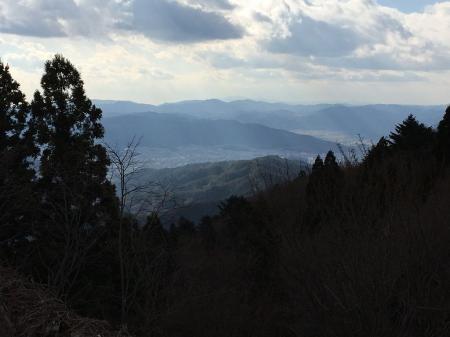 廃墟の屋上から北側の展望が少しだけみえました