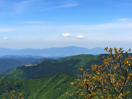 左下、はげた部分が観音峰山展望台。その向こうに金剛山と葛城山が綺麗にみえました