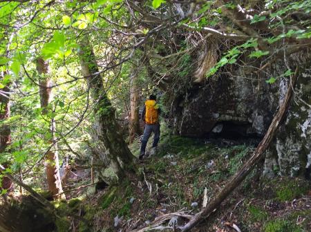 岩のヘリを歩けば結構巻きやすかった