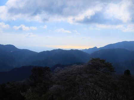四日市港なのか、その付近の海も臨むことができた