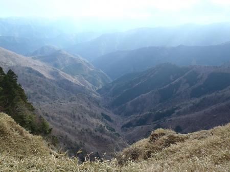 高度感あふれる谷と台高山脈がみえた