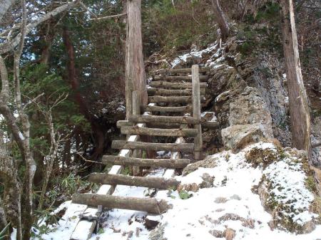 七曜岳への登りがはじまる