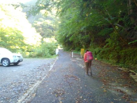 駐車場からスタート