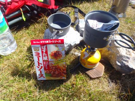 山で初のミートスパを作る