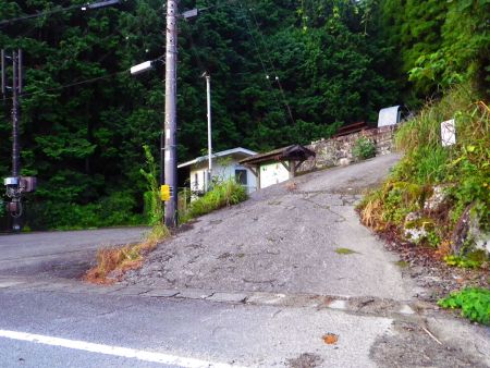 嶽ノ森山登山口からスタートする