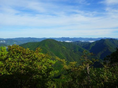 北側の展望。雲海が見えるので正面の山に登ったら綺麗な雲海が見えるのかな！？