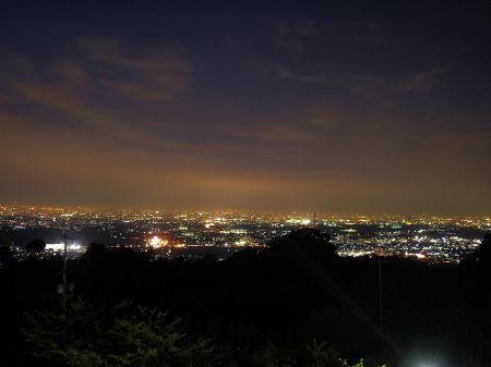 PL塔が少し山に隠れてるけど姿を現している