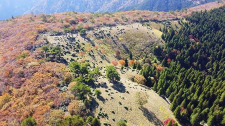 空撮で稜線を撮影してみた。まだまだ歩いてみる価値がありそうな感じだね