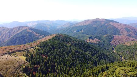 向こう側に見えてる高い山は何だろう？あそこも登れるのかな！？