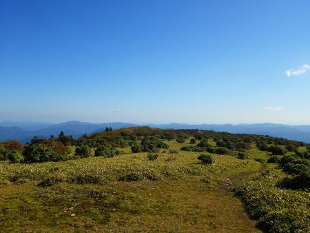 この稜線は歩いていて気持ちいいだろうね。帰りにドローンを飛ばして空撮したくなった