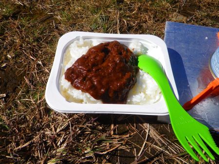 山で食べるゴーゴーカレーがまた美味しいんだよね。普通の人ならちょっと辛いかもしれないけどね