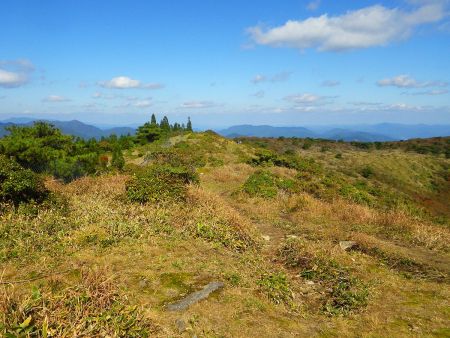 さて飯も食って十分に休憩したので下ることにした