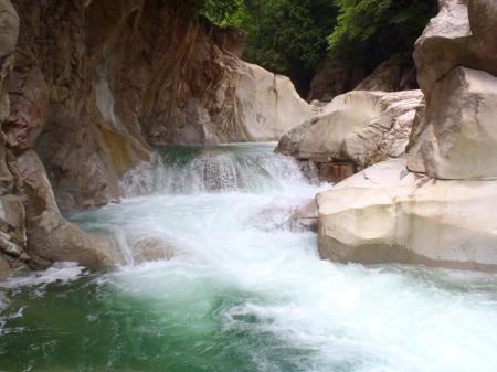 流れが激しいのでここも巻く