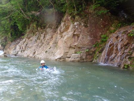 まだ流されて遊んでいる田村君