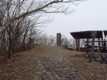 護摩壇山の山頂が見えた