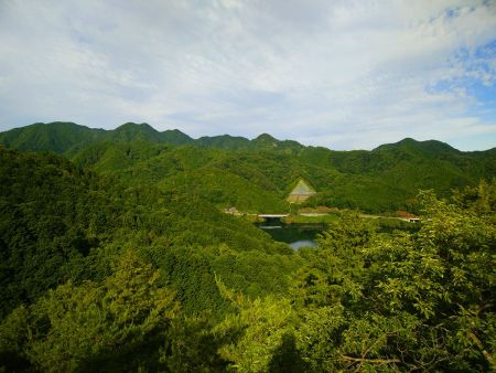 こっち側は池なのか、一応展望があったので撮影しておいた